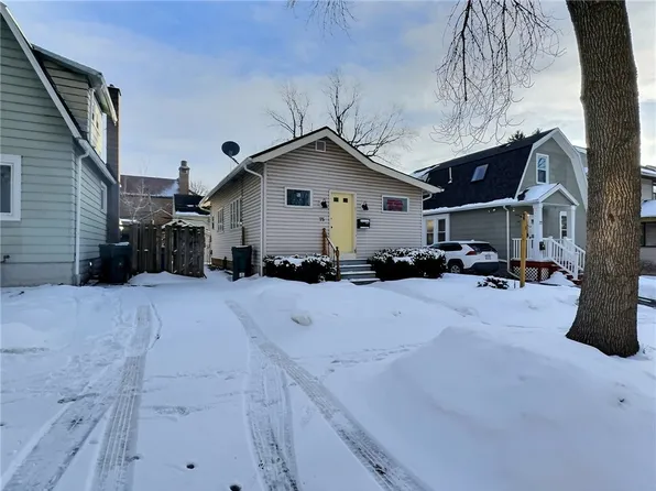 75 Delamaine Dr, Rochester, NY 14621
