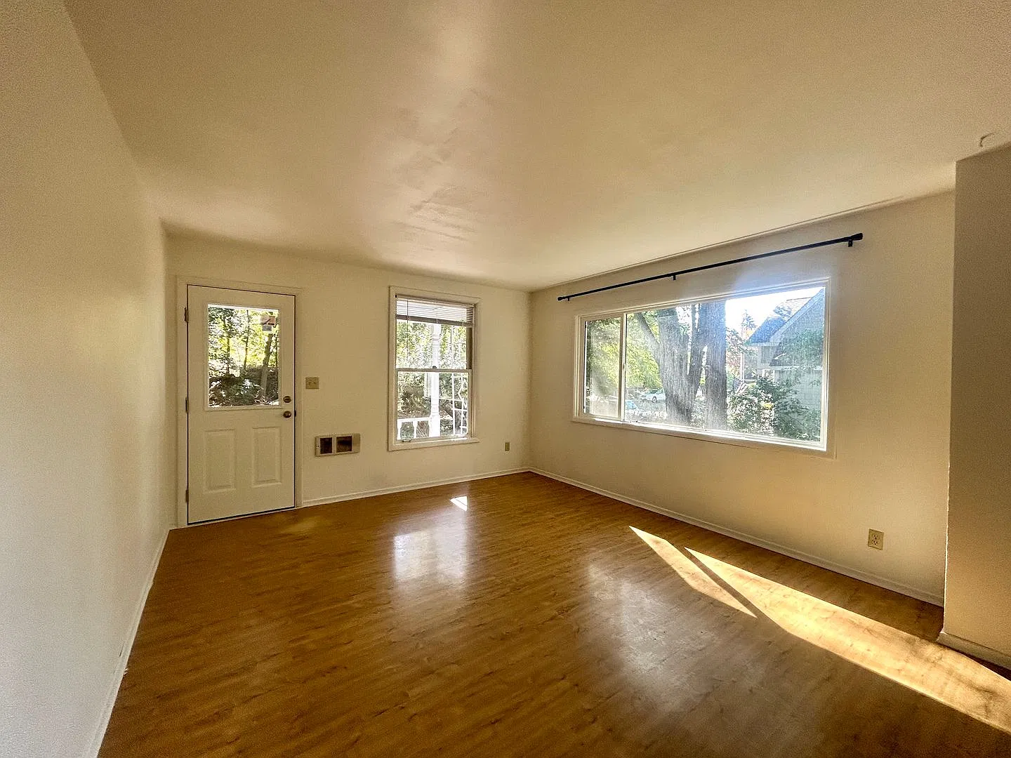 Charming Home Near Fairgrounds — Photo 4