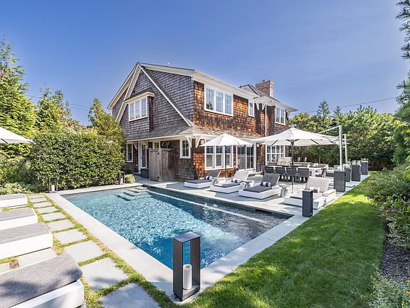 4th image of 40 Gardiner Dr