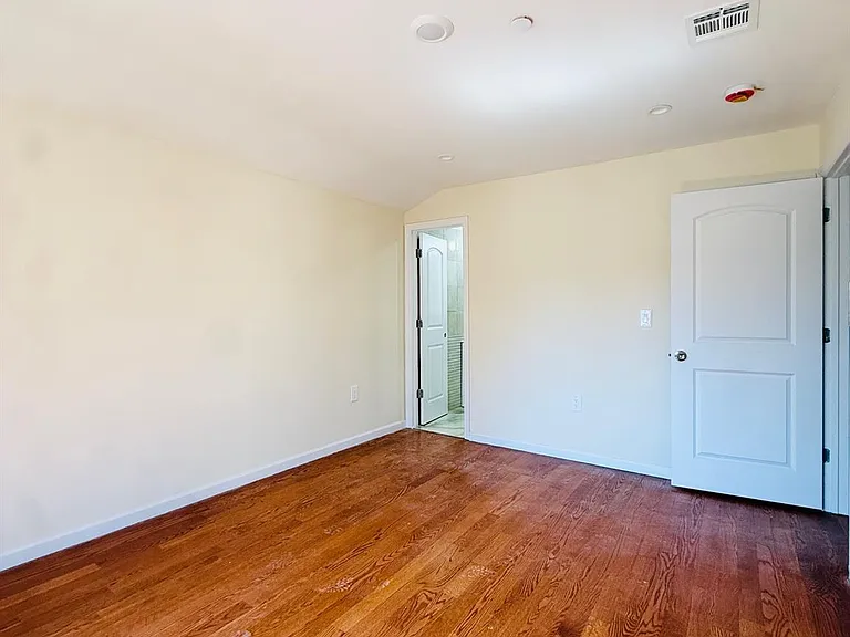 13918 Lakewood Ave #2F — Photo 10