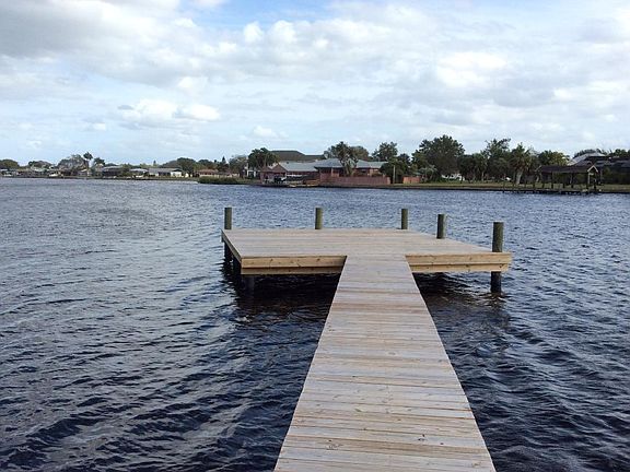 Community dock/Fishing Pier