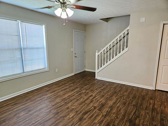 3rd image of 100 Rosehip Ln Unit B