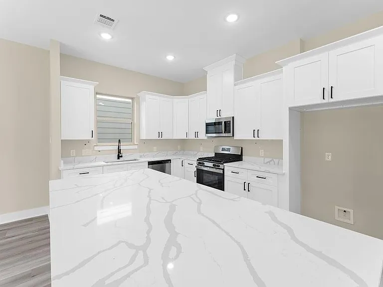 4946 Wunder Way — Photo 5