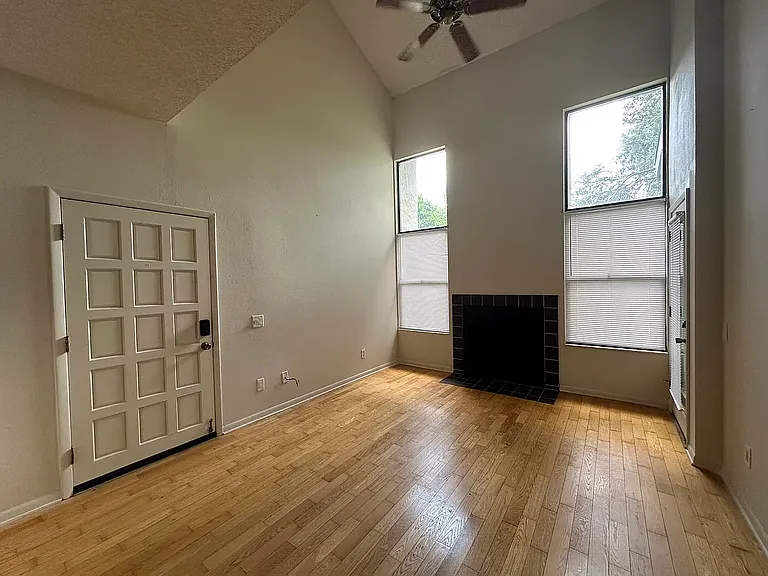 2050 San Marcos Dr SE #215 — Photo 3