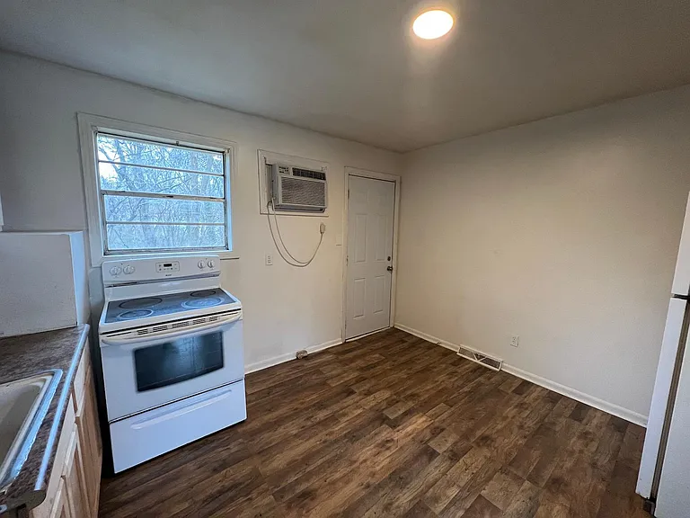 705 Glover St #B — Photo 6