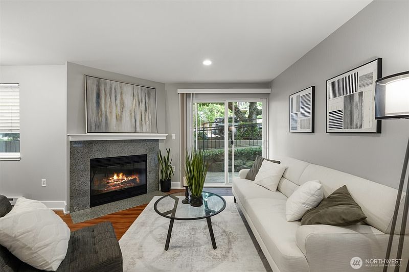 5th image of 4831 Fauntleroy Way SW #103