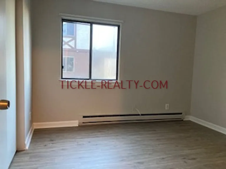Creekwood Apartments - Farmington — Photo 21