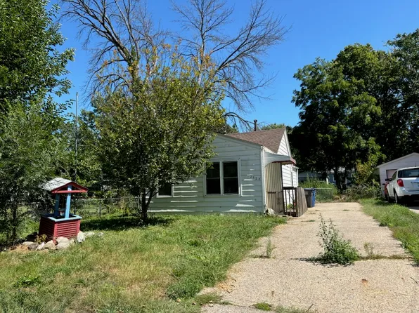 2825 E 36th Ct, Des Moines, IA 50317