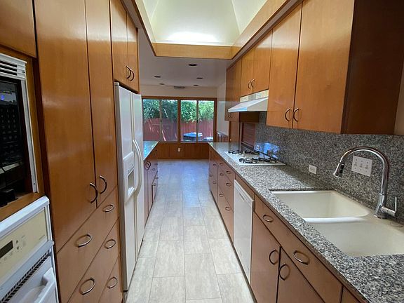 2nd image of 3000 Crest Haven Dr