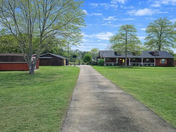 29 Overlook Dr, Seale, AL 36875