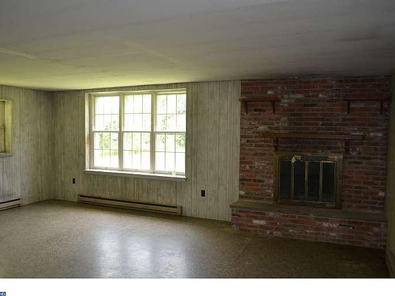 3rd image of 510 Broad St