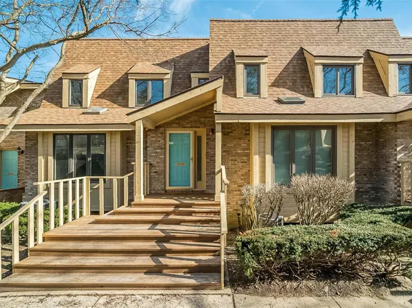 13649 Mason Oaks Ln, Saint Louis, MO 63131