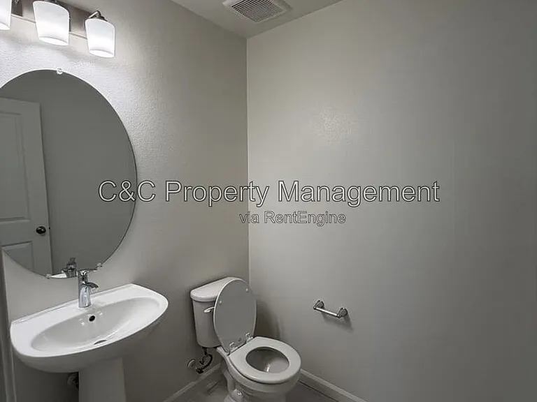2208 S Helm Ave — Photo 10