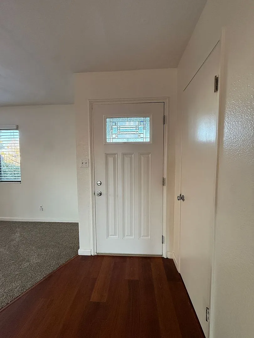 Orcutt Single Story Home on Cul-de-Sac with a Large Yard — Photo 4
