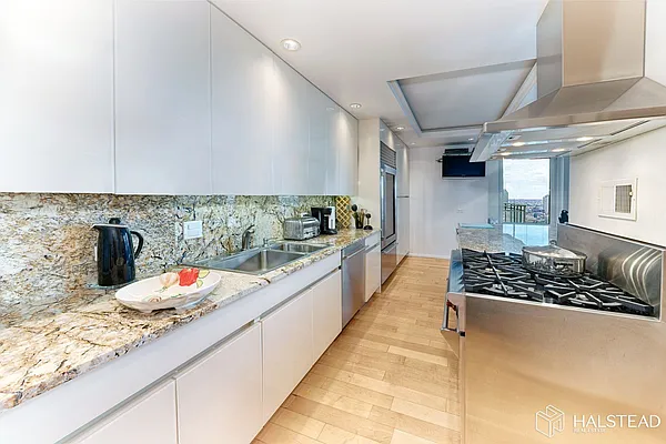 Sold by Halstead Real Estate | media 16