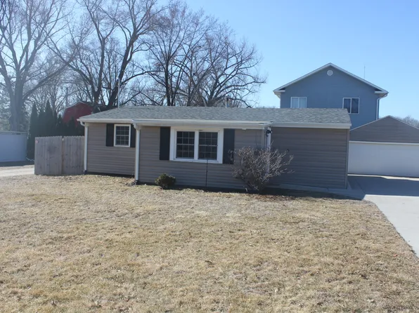 904 Park Ave, Bettendorf, IA 52722