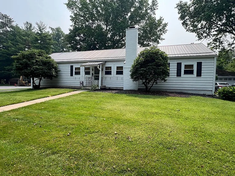 220 Ridge Ave — Photo 1