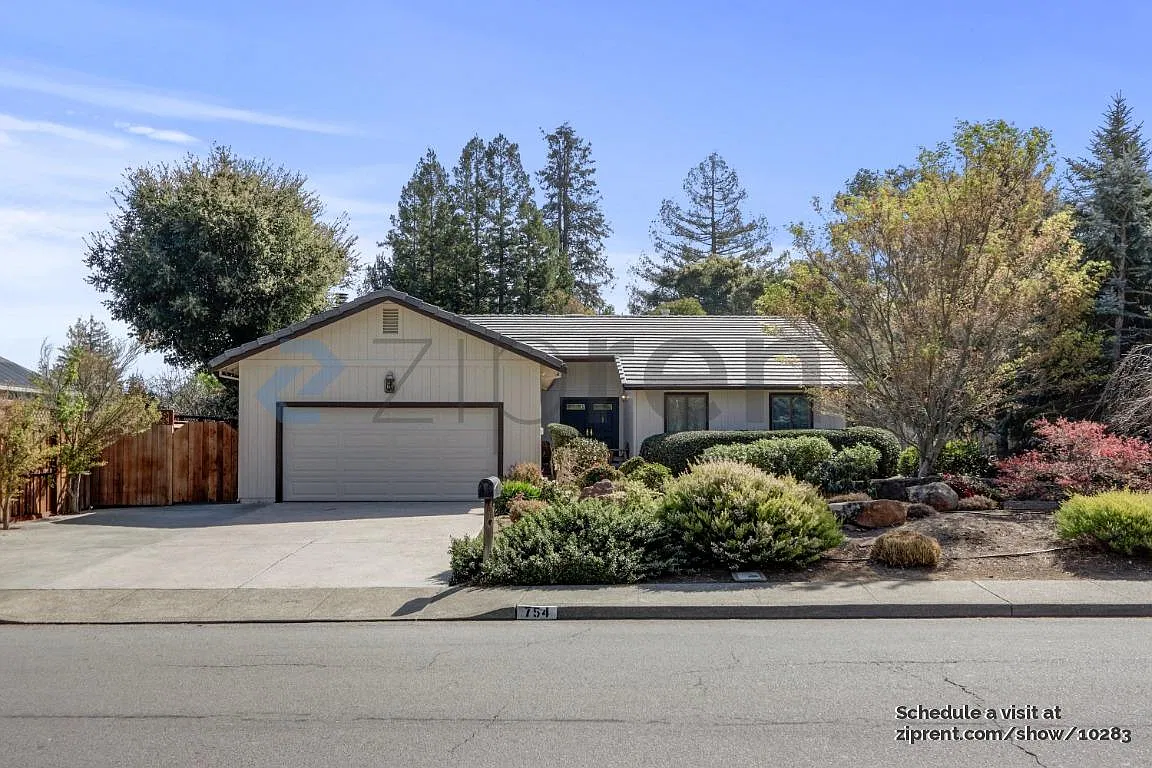 4 bed, 2.5 bath, 2294 sqft, $5,100 — Photo 1