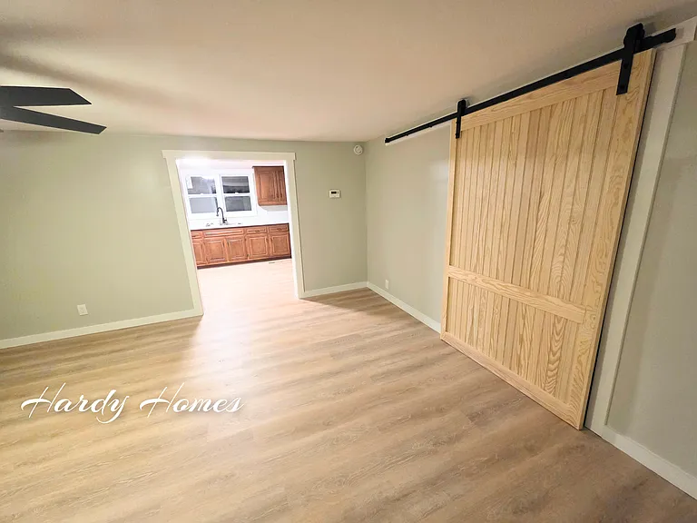 34 Eclipse St — Photo 2