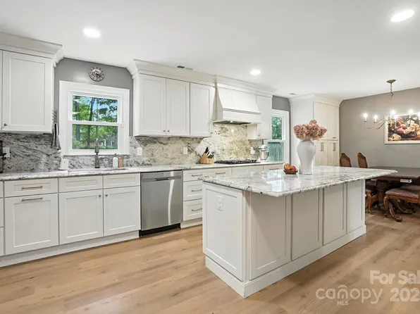 7551 Yellow Pine Ct, Charlotte, NC 28277