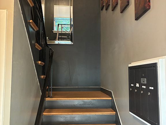 2nd image of 8227 Delmar Blvd #1