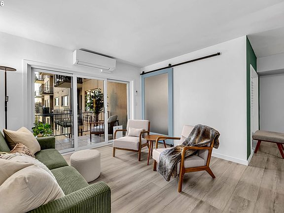 4th image of 2021 SW Main St Unit 33