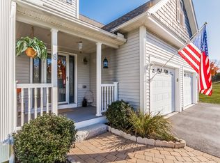 8 Harvest Rd, Windham, NH 03087