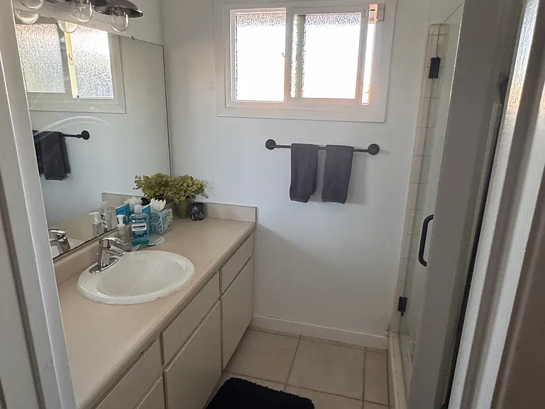 1054 E Fairmont Dr — Photo 16