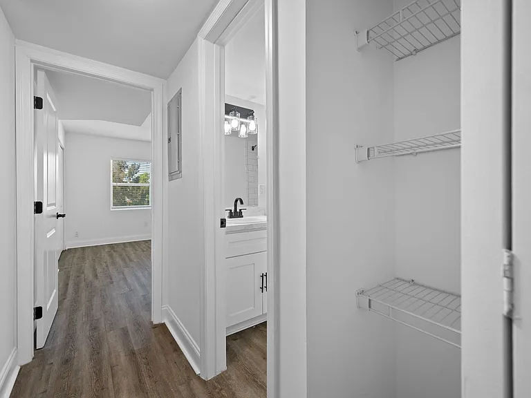 KC Flats Apartments — Photo 73