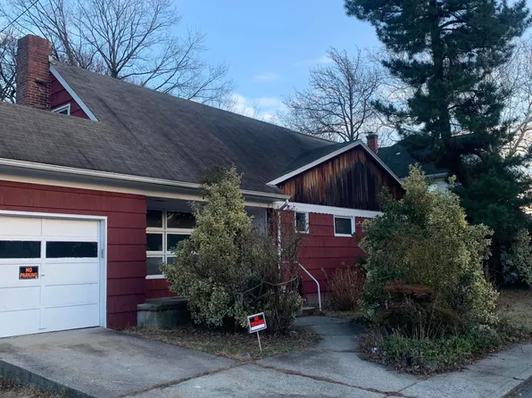 17 Carolina Pl, Staten Island, NY 10314