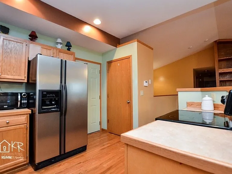 631 Tall Grass Dr — Photo 8