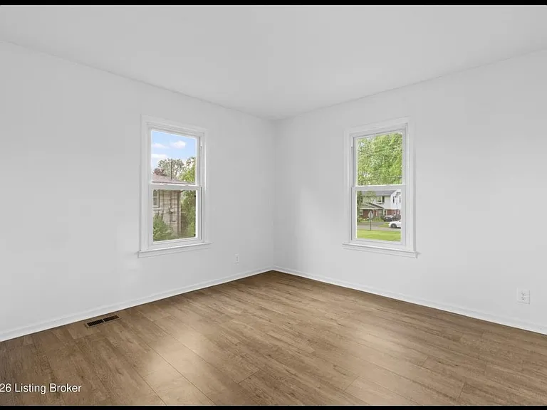 2576 Martin Ave — Photo 5
