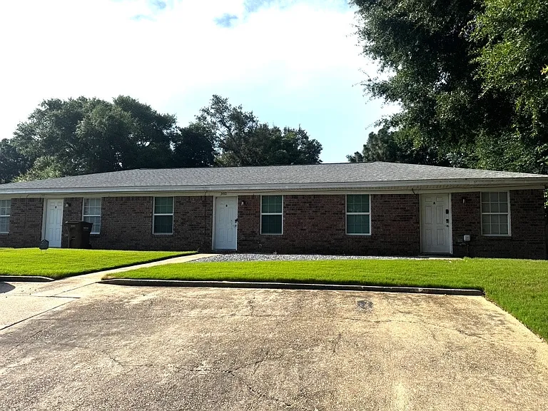 3410 Green Briar Cir #A — Photo 1