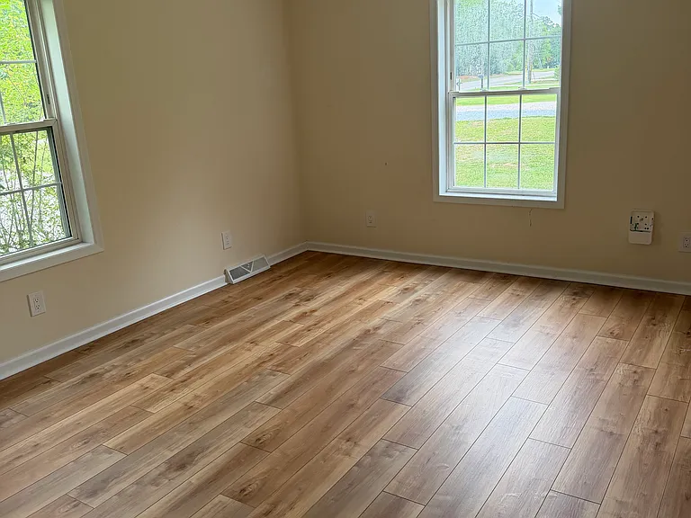 6610 Greenville Loop Rd — Photo 3