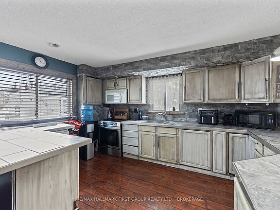 5th image of 469 Absalom Rd