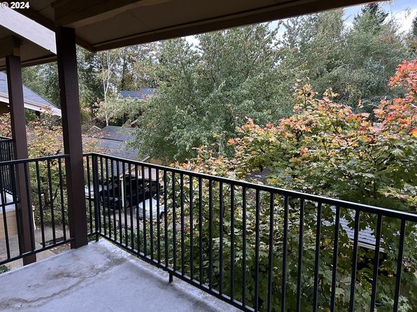 9852 SE Talbert St, Clackamas, OR 97015