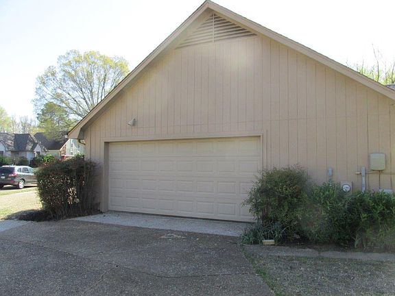 4th image of 5911 Pamela Ann Dr S