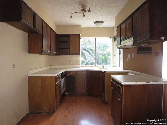 4th image of 14415 Perchin St