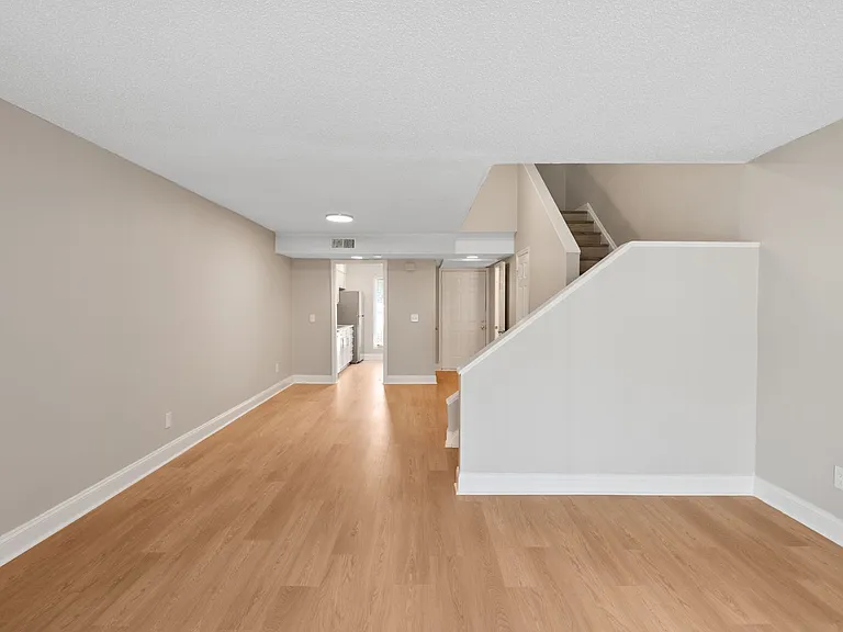 Colonial Pointe Apartments — Photo 46