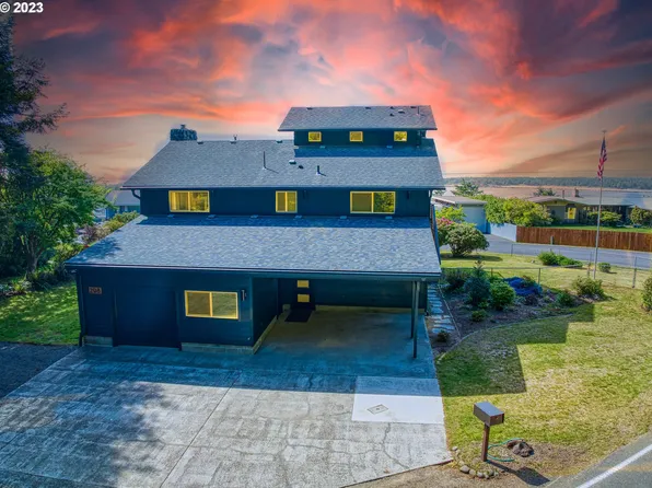 298 Sunset Dr, Reedsport, OR 97467