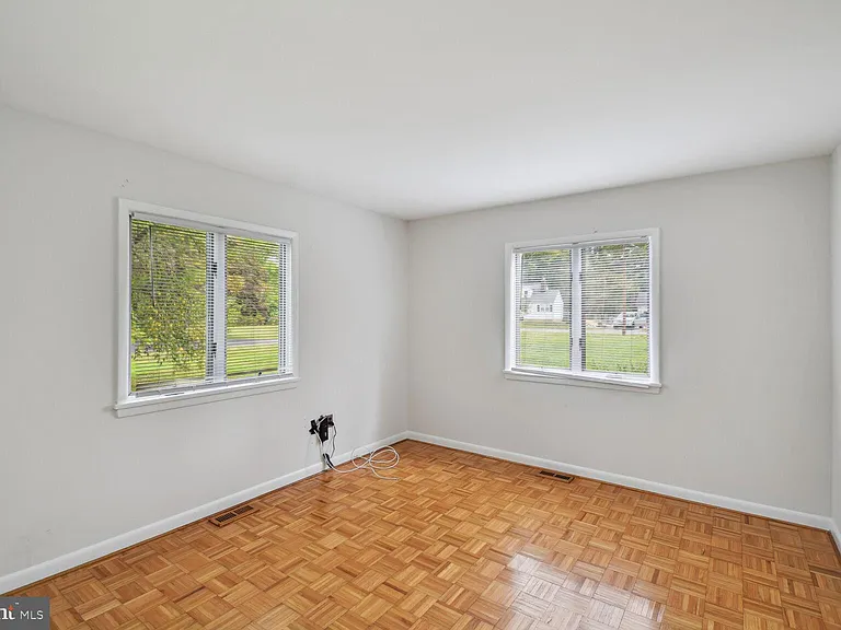 238 Varsity Ave — Photo 7