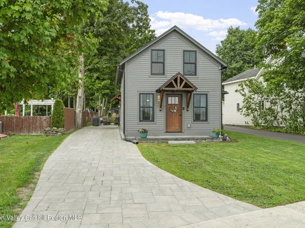 12 Sunset Avenue, Kinderhook, NY 12106