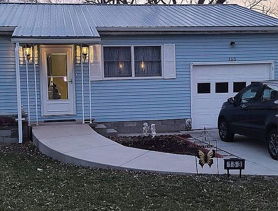 New roof 2019, driveway 2021