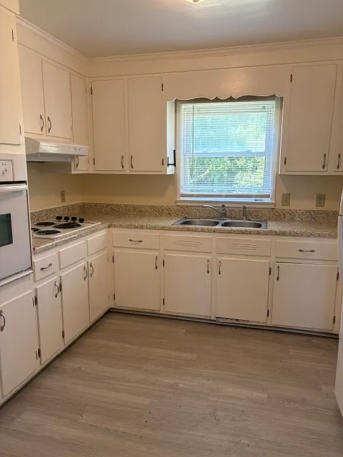 3 bed, 2.5 bath, 1885 sqft, $2,200 — Photo 3