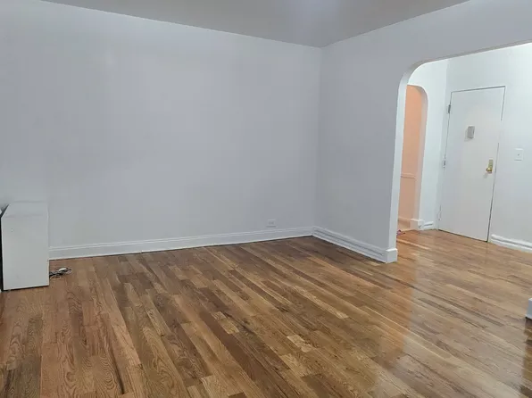 751 Walton Avenue image 4 of 12