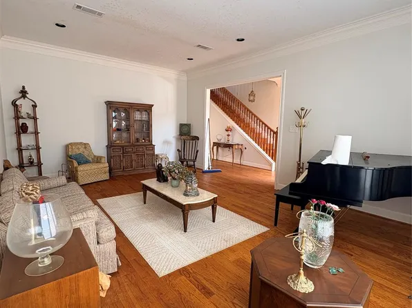 2107 Stonewalk Dr, Houston, TX 77056