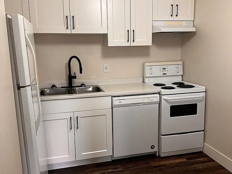 45749 Spadina Ave — Photo 2
