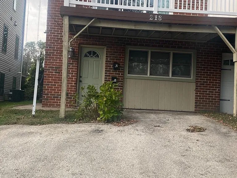 218 Delmar St — Photo 1