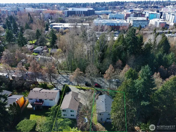 10606 Roosevelt Way NE, Seattle, WA 98125