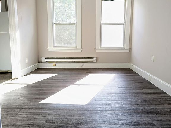 4th image of 22 Roseland Ave APT 2S